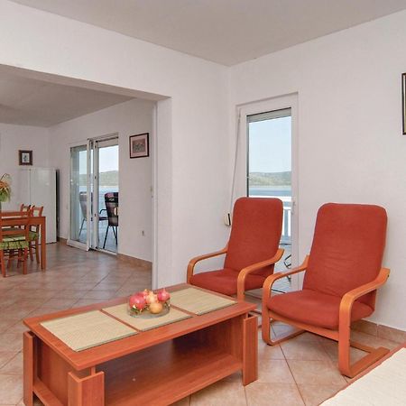 2 Bedroom Awesome Apartment In Drvenik Veliki Экстерьер фото