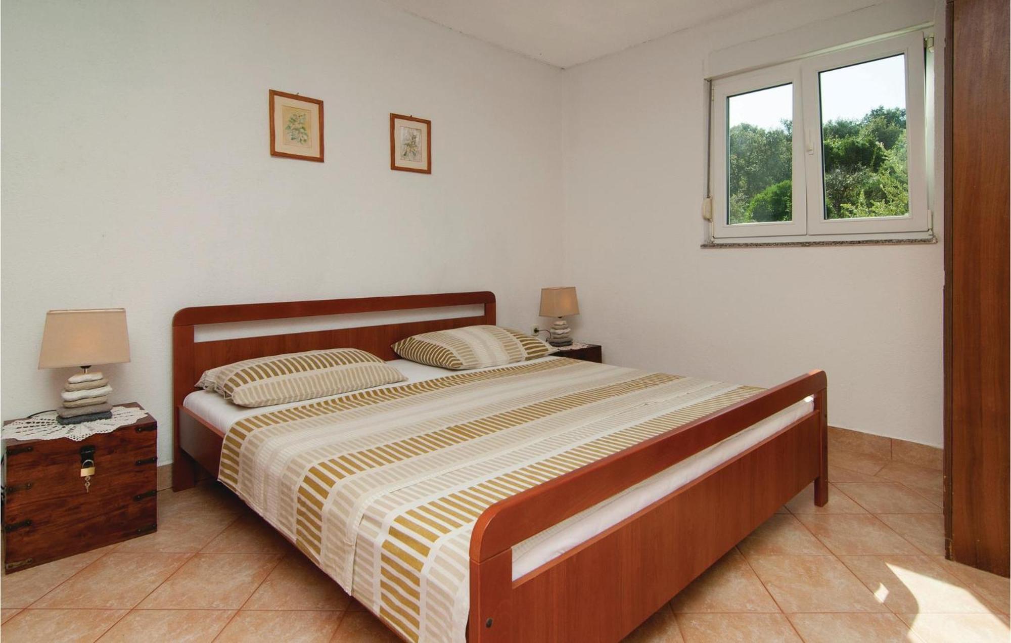 2 Bedroom Awesome Apartment In Drvenik Veliki Экстерьер фото