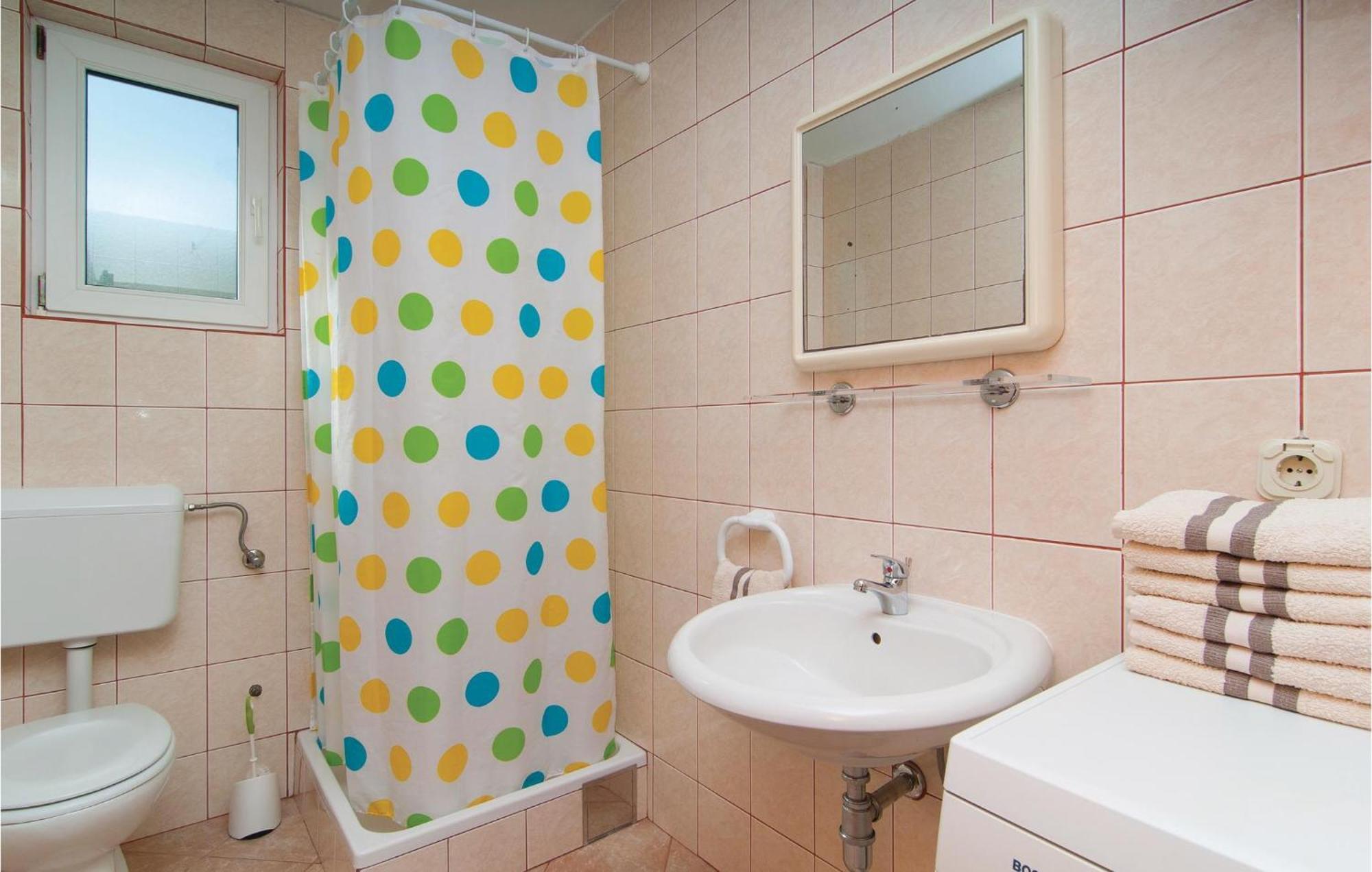 2 Bedroom Awesome Apartment In Drvenik Veliki Экстерьер фото
