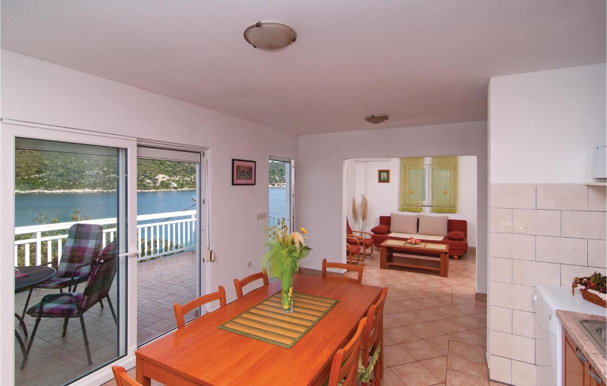 2 Bedroom Awesome Apartment In Drvenik Veliki Экстерьер фото