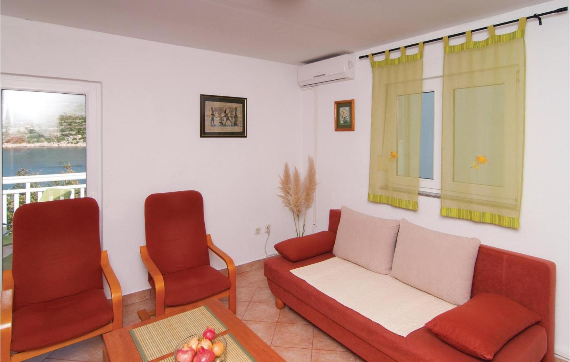 2 Bedroom Awesome Apartment In Drvenik Veliki Экстерьер фото