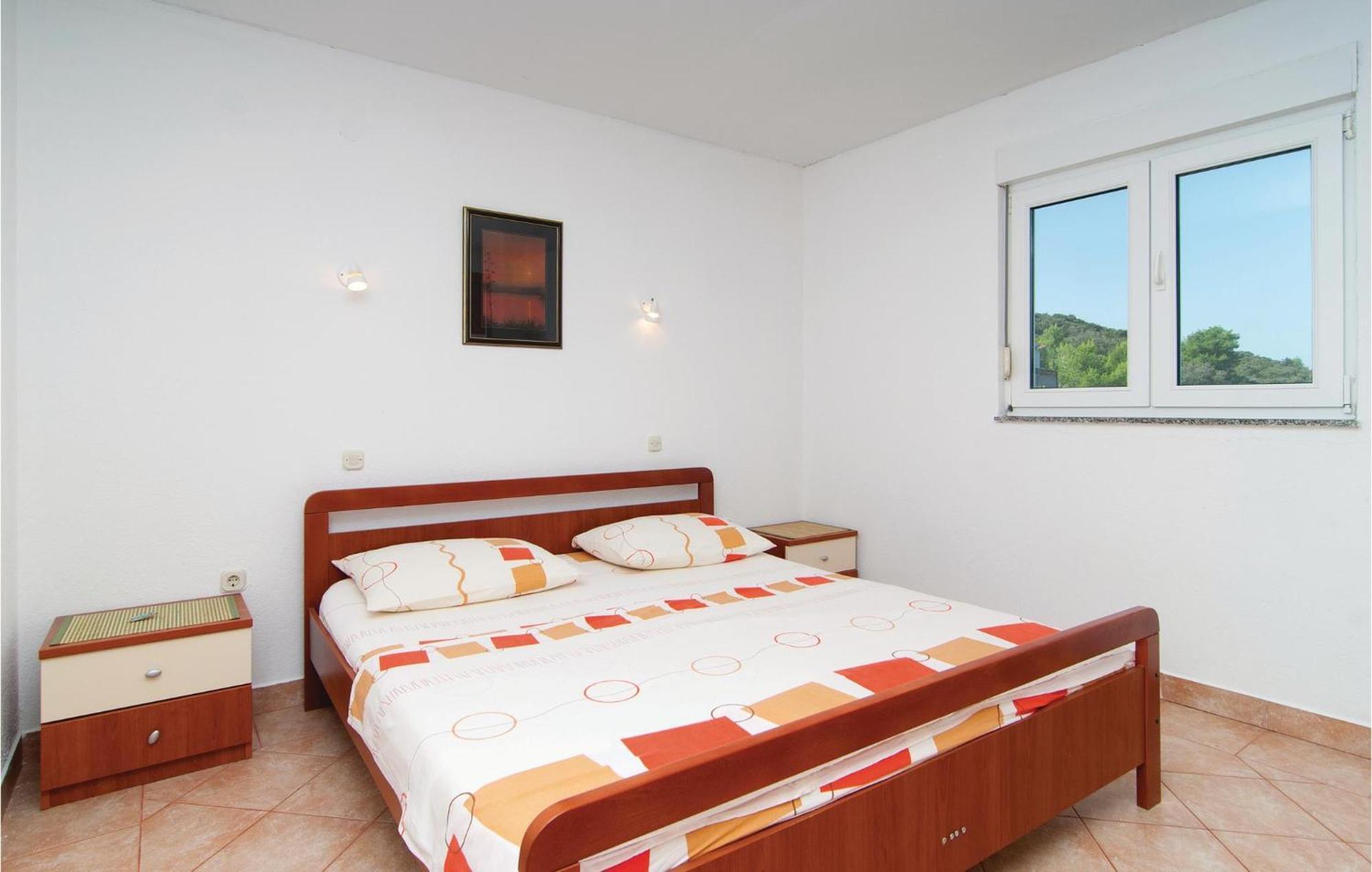 2 Bedroom Awesome Apartment In Drvenik Veliki Экстерьер фото
